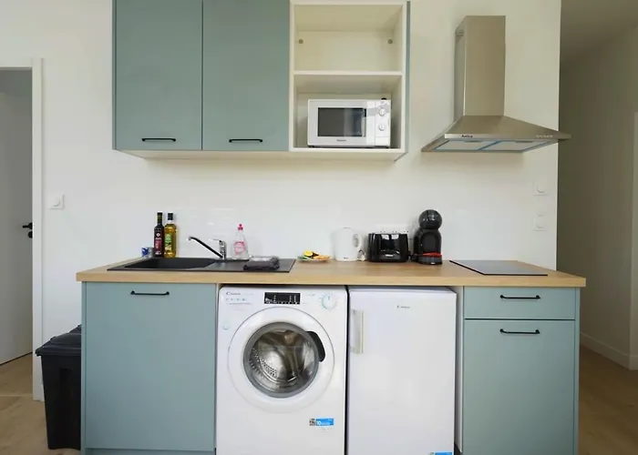 Centre - Jet D'eau - T2 Sauveterre Apartment *